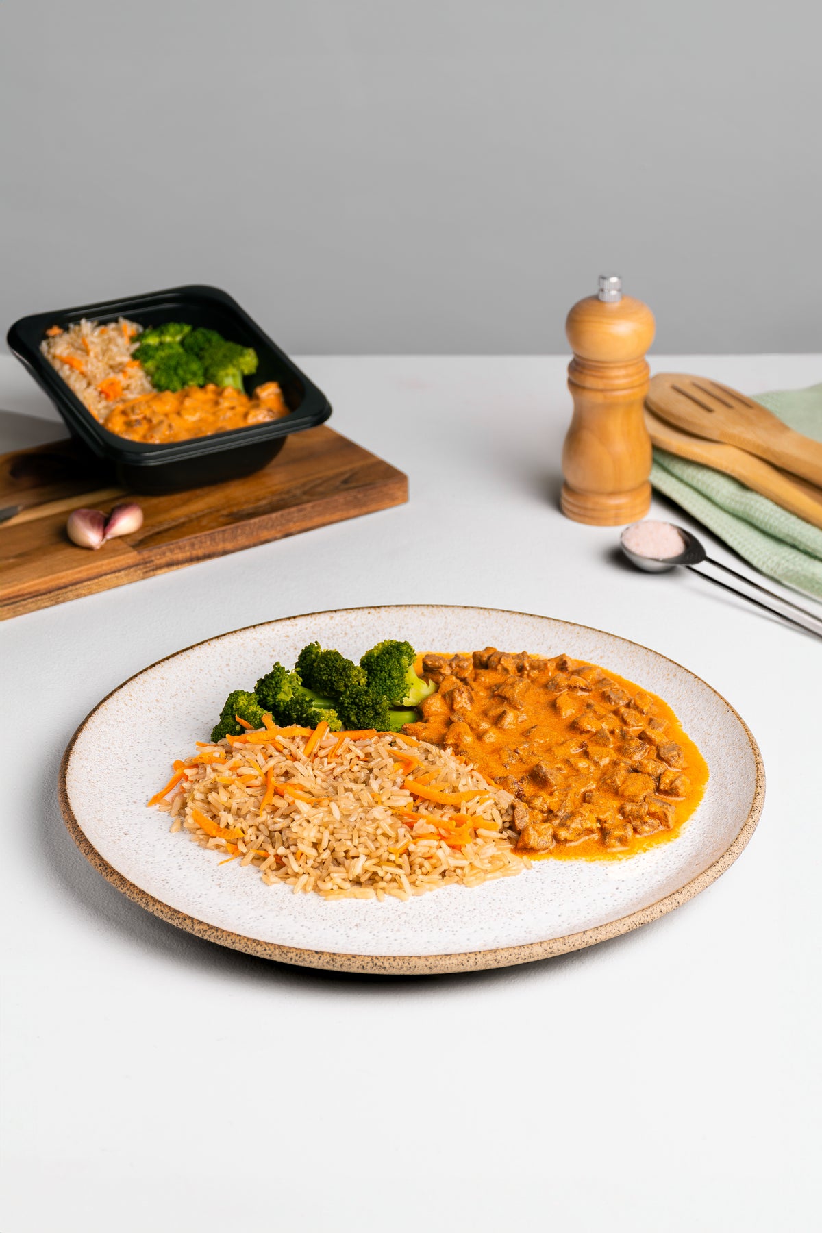Strogonoff Bovino com arroz integral e cenoura