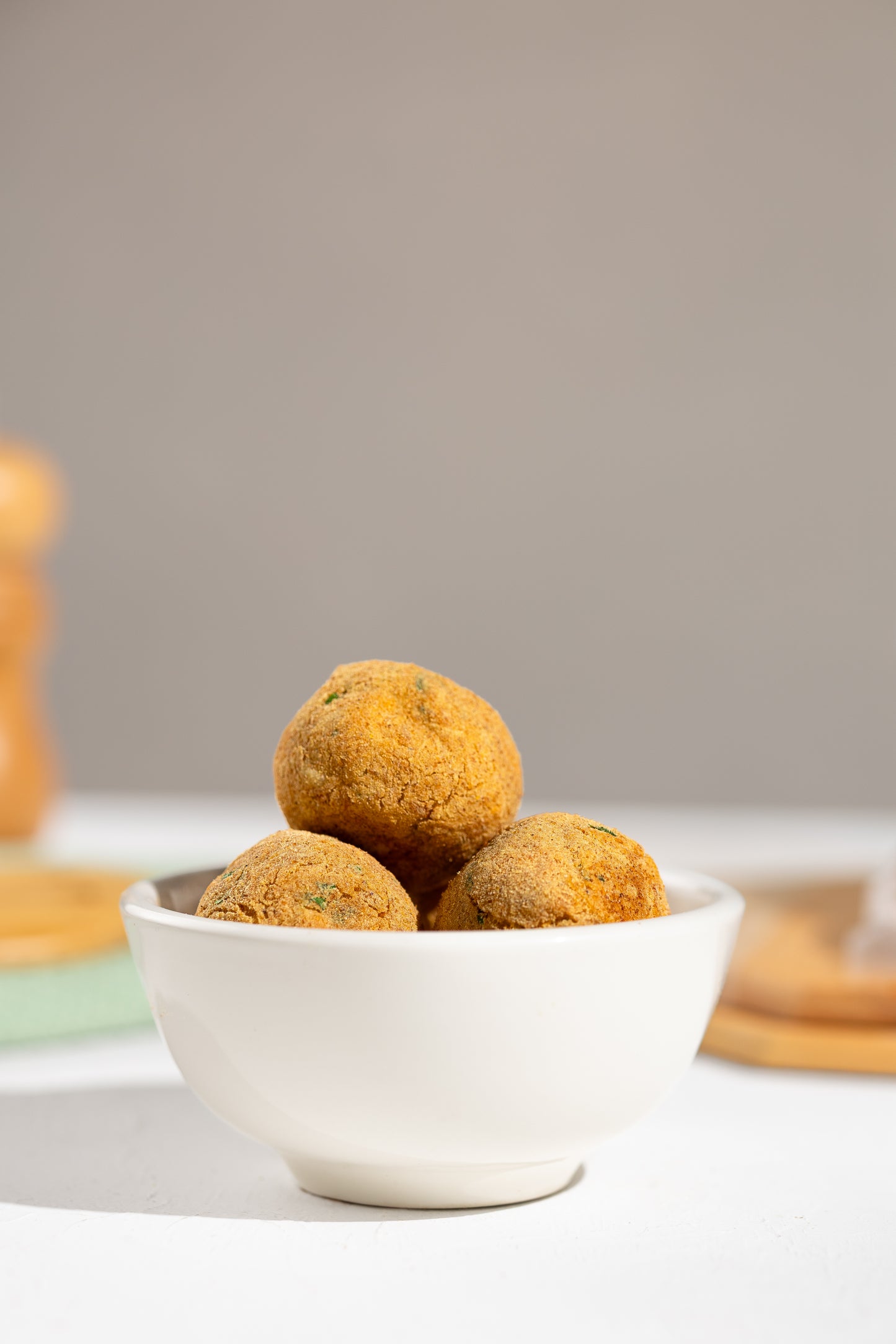 Bolinho de Aipim com frango e queijo