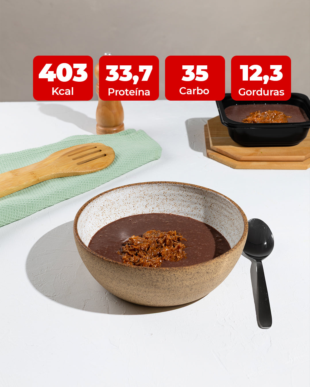Caldinho de feijão com carne desfiada
