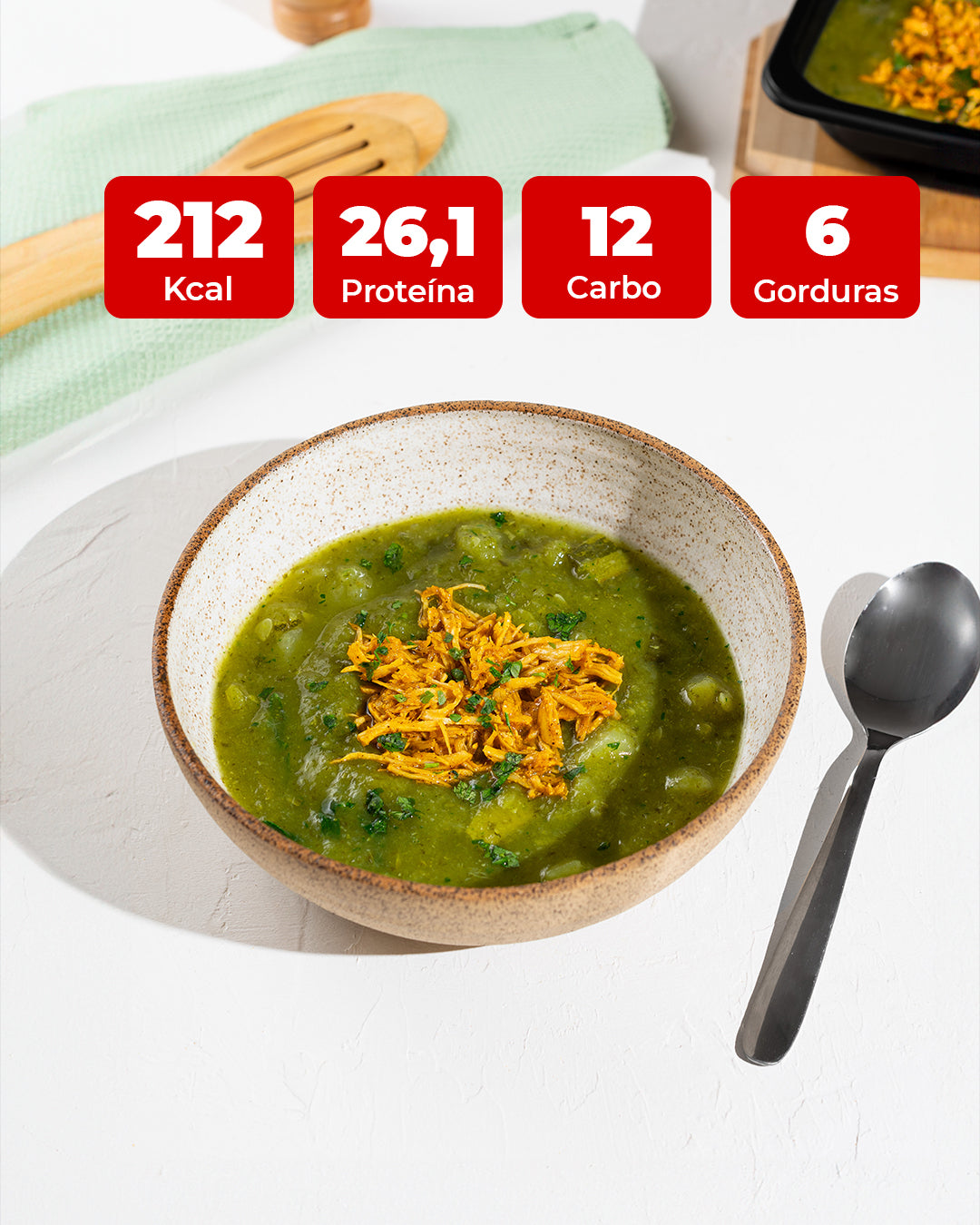 Caldo verde com frango desfiado