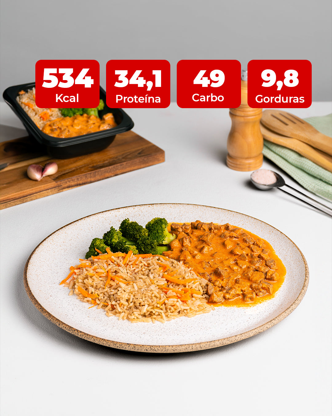 Strogonoff Bovino com arroz integral e cenoura